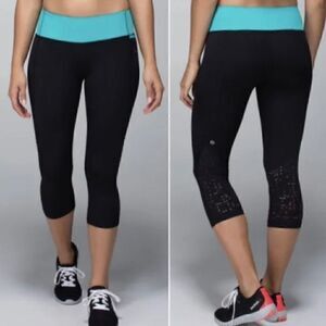 Lululemon Water Bound Crop Black and Teal, Size 8 Excellent pre worn condition